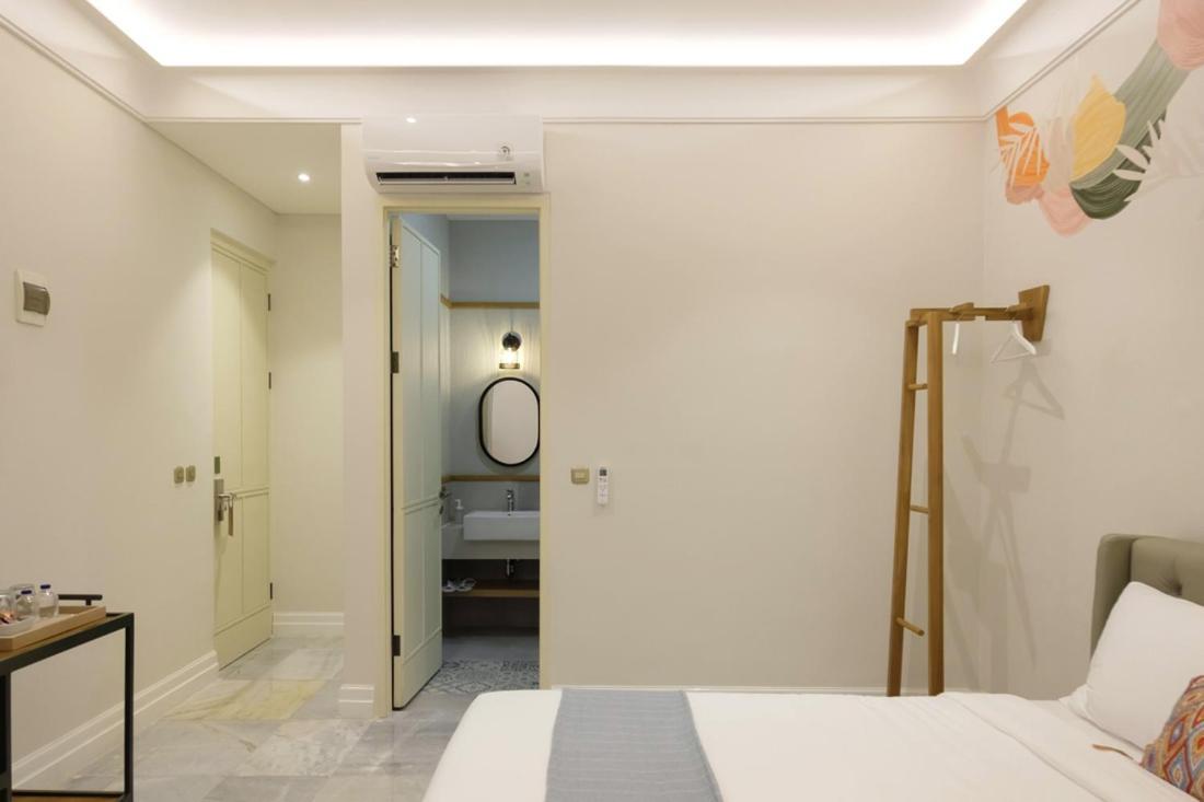 Casa Living Senopati Hotel Jakarta Exterior photo